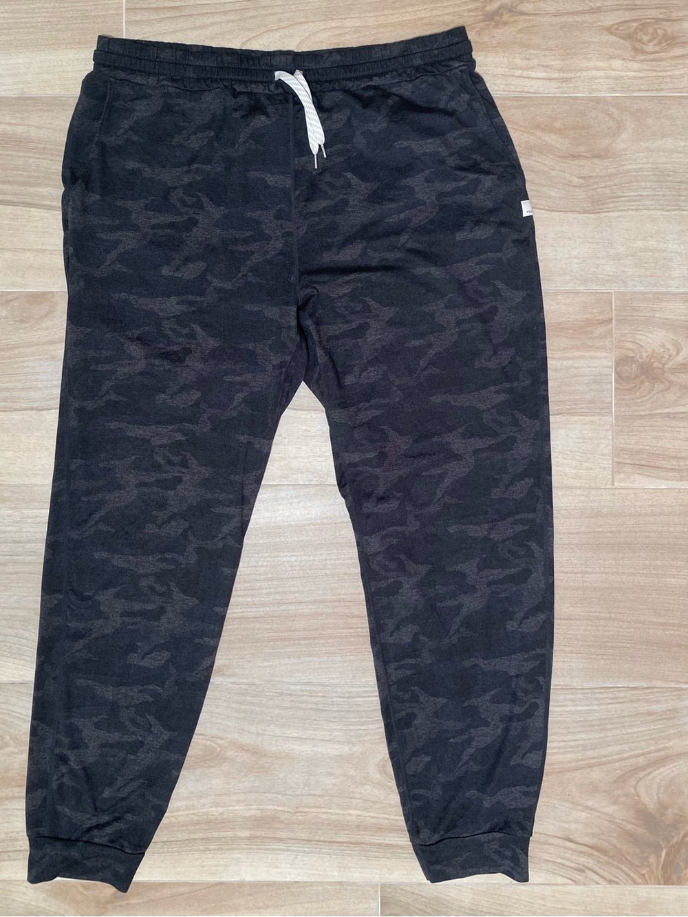 Vuori DreamKnit Performance Joggers Women’s XL Camo Sweatpants - Picture 2 of 9